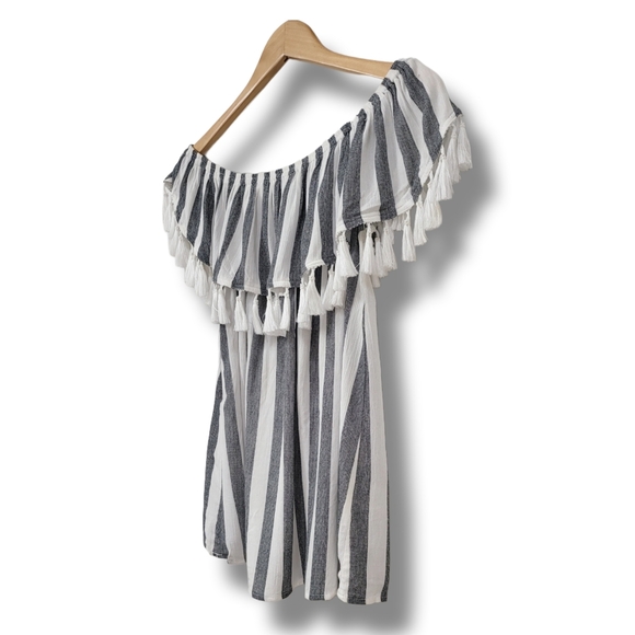🌿Kori America Women's Med/Lg Gray & White Striped Off-Shoulder Tassel Trim Top - Picture 4 of 10